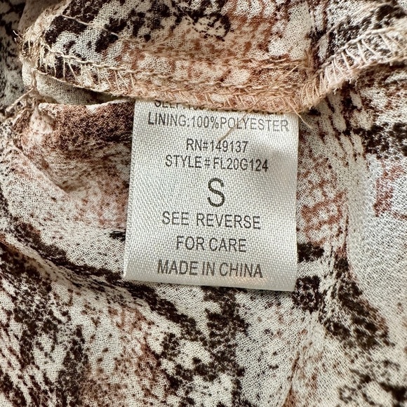 ALTAR’D STATE, NWT,WOMENS SNAKE PRINT, PEPLUM BLOUSE. FULL RAGLAN SLEEVE SIZE S - Picture 9 of 10